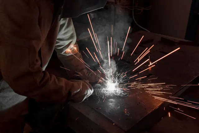 Massive Kostensteigerungen im Metallbau, die nicht an die Kunden weitergegeben werden konnten, führten zu Ertragsrückgängen. | Foto: panthermedia/VitalikRadko