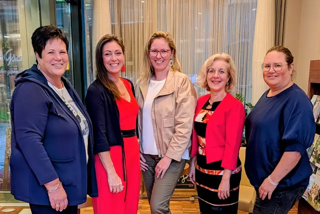 Der Bezirksvorstand der ÖVP-Frauen mit Leiterin Bgm. Gabi Kernstock (M.), Vbgm. Brigitte Allram, Vbgm. Cornelia Weiß (v.l.) sowie Karina Mikysek und GR Sabine Englmaier (v.r.).  | Foto: ÖVP-Frauen