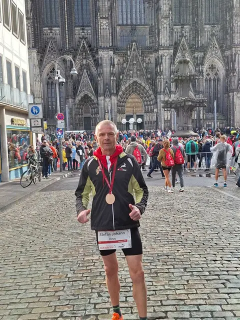 Stefan Pendl erreichte beim Köln-Halbmarathon eine Zeit von 1:33:30 Stunden und verbesserte damit seine persönliche Bestleistung. | Foto: LMB