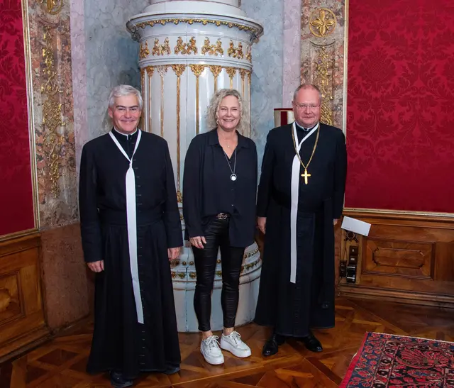 Stiftskämmerer Elias Carr, Momo-Leiterin Sabine Kronberger-Vollnhofer und Propst Anton Höslinger.

 | Foto: Stift Klosterneuburg/Christina Hiptmayr