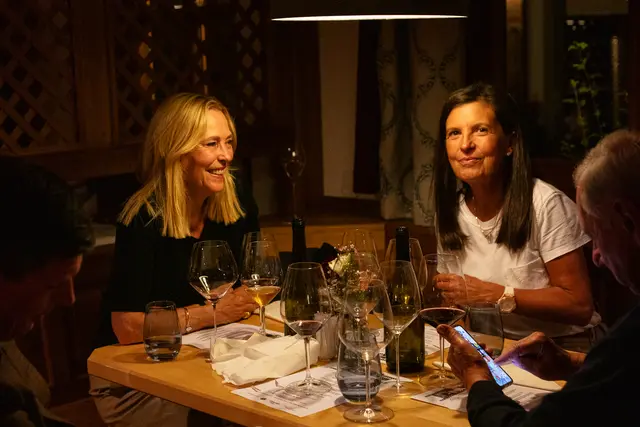 Gute Laune in der Pinotheque | Foto: Corine Sicher