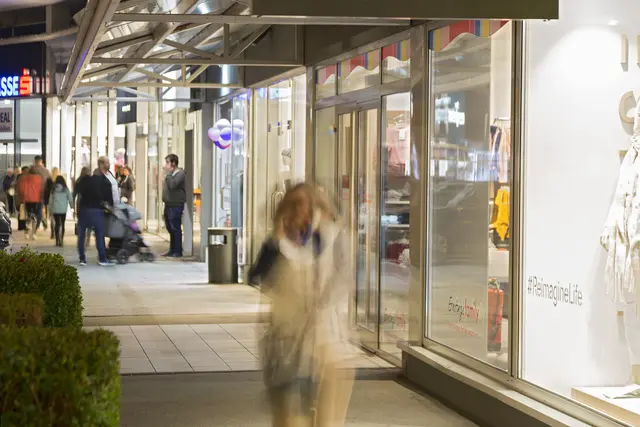 Schon beim Betreten des Freiluft-Centers spürte man die bunte Herbststimmung. | Foto: shoma marketing gmbh