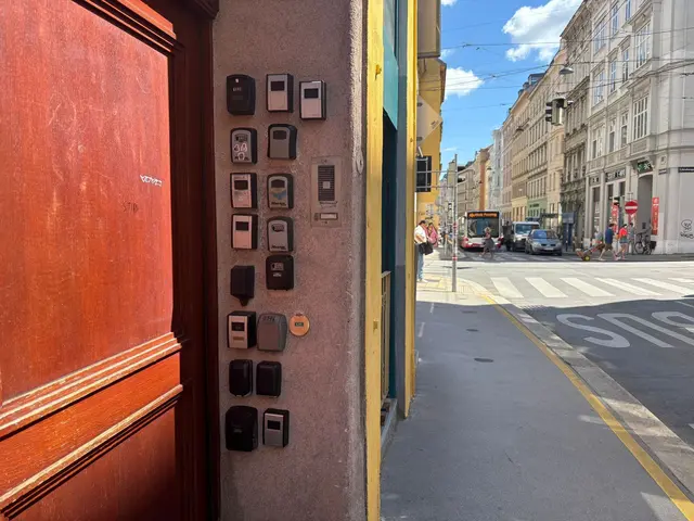 In anderen Bezirken wie am Neubau sind die Schlüsselboxen für Kurzzeitvermietungen bereits weit verbreitet.  | Foto: Pia Rotter/MeinBezirk