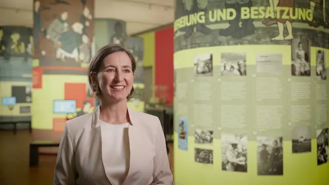 Die Historikerin Barbara Stelzl-Marx kommt informiert in der Dokumentation. | Foto: Thomas Hackl Film & MINAPictures