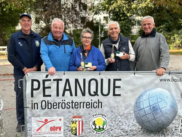 Reinhard Span, Helmut Schott, Vereinsmeisterin Monika Thier, Sepp Heissl, Obmann Bruno Diesenreiter. | Foto: Rebecca Salzmann