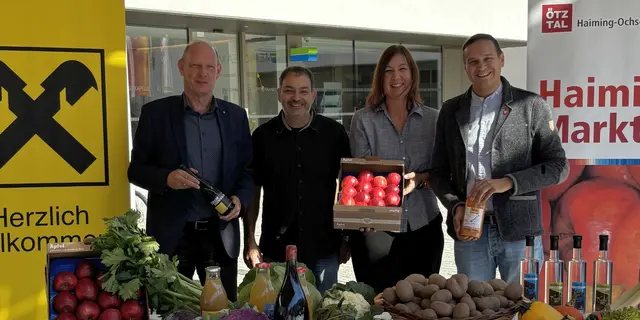 Verantwortliche und Sponsoren der Haiminger Markttage freuen sich auf die 39. Auflage des größten Tiroler Erntemarktes (v.l.): Christian Jais (Raiffeisenbanken im Ötztal und Umgebung), Rudi Wammes (Obmann Haiminger Markttage), Alexandra Harrasser (GF Obstlager Haiming) und Christoph Rauch (Infrastrukturleiter Ötztal Tourismus) | Foto: Verein Haiminger Markttage/POLAK