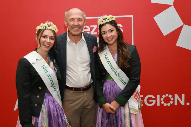 SLTG-GF Leo Bauernberger mit den Narzissenhoheiten | Foto: Franz Neumayr
