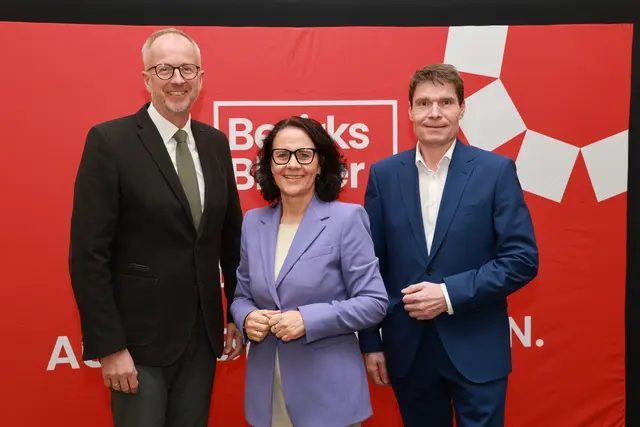 Manfred Sampl (Salzburger Gemeindeverband), LR Daniela Gutschi und Franz Moser, Land Salzburg | Foto: Franz Neumayr