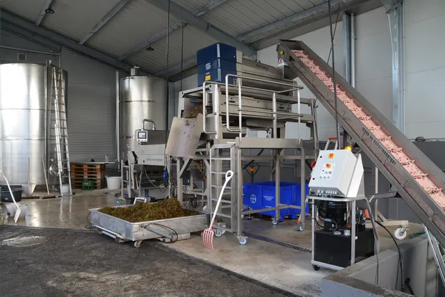 Die neue Sortiermaschine unterstützt bei der Sortierung nach der Handlese. | Foto: Rosenberger Victoria