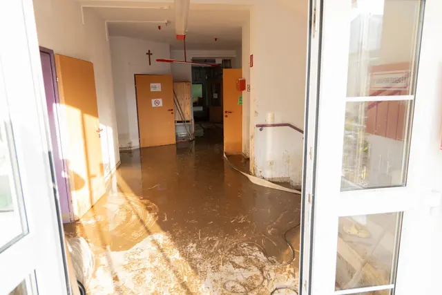 Das komplette Erdgeschoß stand unter Wasser. | Foto: Alexandra Goll