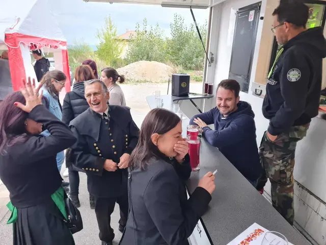 GR David Lasselsberger mit Mitgliedern der Bergkapelle | Foto: Gemeinde Höflein