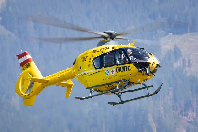 Der Verletzte sei mit dem Notarzthubschrauber ins Klinikum Klagenfurt geflogen worden. (Symbolfoto) | Foto: stock.adobe.com/at/Photofex 