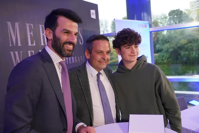 Udo Landbauer und Gerald Grosz bei Fotowand | Foto: FPÖ NÖ