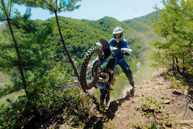 Mit dem Start der Red Bull Romaniacs im Jahr 2004 wurden die spektakulären Hard Enduro Bilder und Nachrichten von den großen Zweirad-Offroad-Abenteuern noch weiter in die Welt getragen. | Foto: Red Bull Romaniacs
