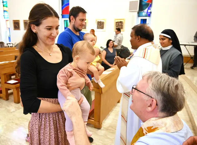 Pfarrer Günter Kroiss spendete gemeinsam mit Pater Ignatius den Segen.  | Foto: Krankenhaus der Barmherzigen Brüder Eisenstadt