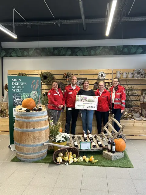 Spendenübergabe an die Tafel Amstetten v.l.: Claudia Schuhleitner und Christian Hackl von der Team Österreich Tafel Amstetten, Marktleiterin Nicole Wageneder, Sabine Neubauer und Barbara Jirschik von der Team Österreich Tafel Amstetten. | Foto: Dehner
