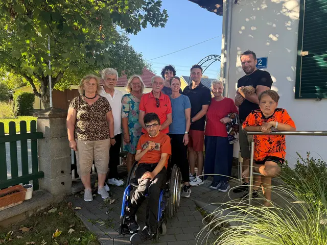 Erwin Schmidt beim familiären Treffen mit seinen Verwandten der Familie Halper in Welgersdorf. | Foto: Markus Kaiser