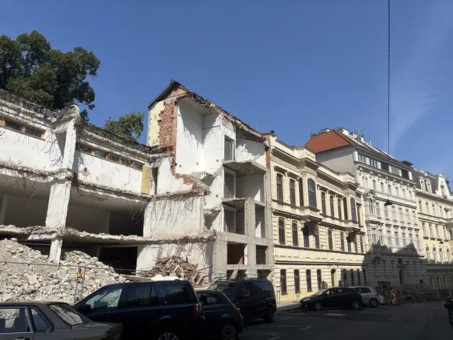 Schwierige Abrissarbeiten sollen die Arbeiten in der Boltzmanngasse 9a verzögert haben. | Foto: Fabian Franz/MeinBezirk