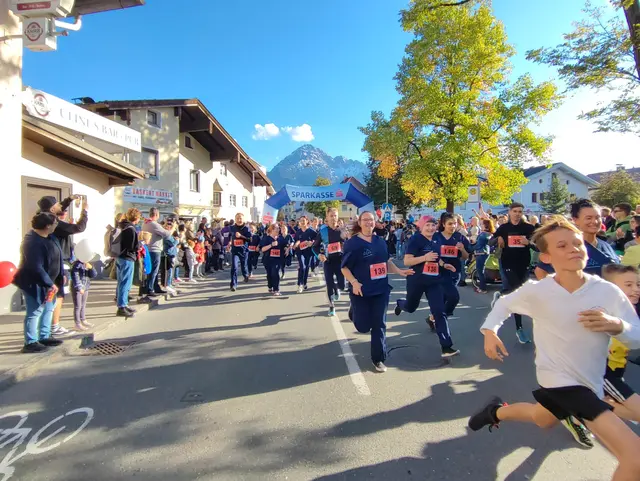 Der Stundenlauf des RC Reutte-Füssen ist beim autofreien Tag in Reutte nicht mehr wegzudenken. | Foto: Stadtgemeinde Reutte