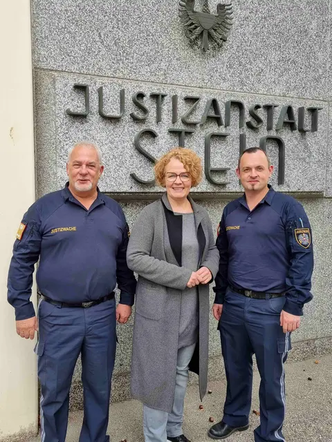 Leiter der JA Stein Generalmajor Erich Huber-Günsthofer, NÖAAB-Landesobfrau Christiane Teschl-Hofmeister, Oberleutnant Michael Bauer | Foto: NÖAAB