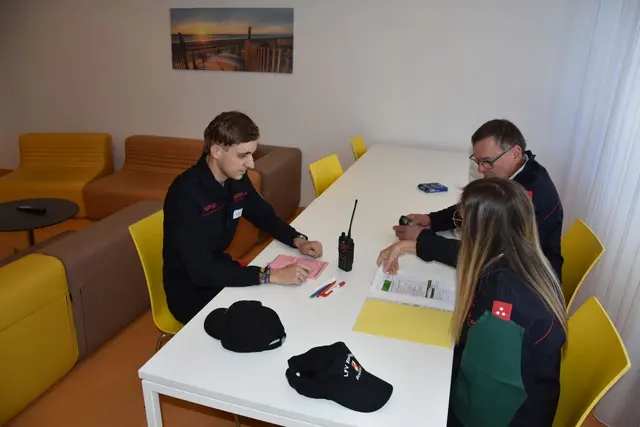 39 Feuerwehrkameradinnen und Kameraden nahmen teil, wobei 32 Teilnehmerinnen und Teilnehmer
das Funkabzeichen in Bronze nach bestandener Prüfung überreicht wurde. | Foto: BFVMZ