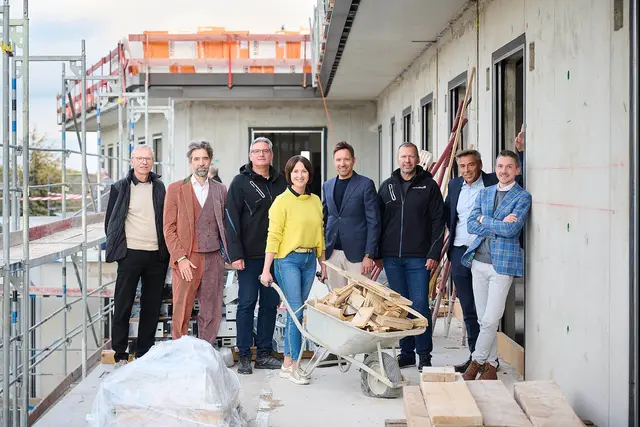 Obmann-Stv. Gerhard Kossina, Architekt (Dreika) Martin Kofler, Geschäftsleiter Dir. Thomas Schantz, Geschäftsleiterin Dir. Sonja Laimer, Projekt-Manager (Dreika) Simon Kofler, Obmann Peter Bubits, Luciano Larentis und Georg Unterpertinger (Planung Dreika). | Foto: Sabine Klimpt