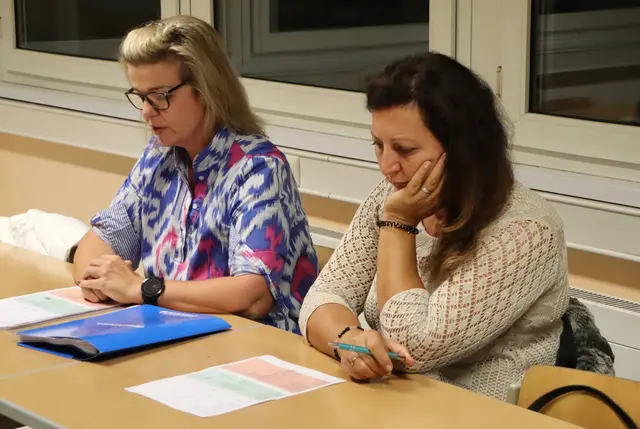 Kassierin Kathrin Scheucher und Kassaprüferin Isabel Fuchs (v.l.) friedlich nebeneinander | Foto: Gerhard Langmann