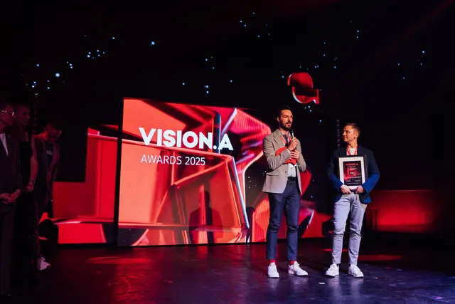 Die Johann Strauß Apotheke mit dessen Betreiber Manuel Wendl wurden mit einem "Vision.A Award" ausgezeichnet. | Foto:  ELPATO Medien GmbH