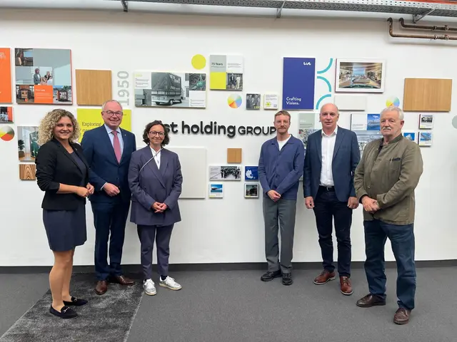 Bürgermeisterin Bärbel Stockinger, NÖ Landeshauptfrau-Stellvertreter DI Stephan Pernkopf, Geschäftsführerteam Theresa Ludwiger-List, Bertram List, Josef Payerhofer und DI Reinhard List.jpg | Foto: Gemeinde Bad Erlach