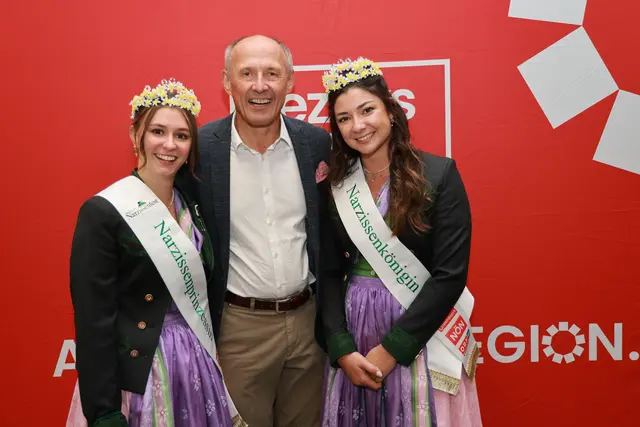 SLTG-GF Leo Bauernberger mit den Narzissenhoheiten | Foto: Franz Neumayr