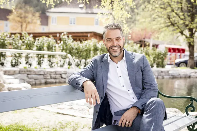 Bürgermeister Klaus Emmerich Herzmaier schätzt vor allem die "gute und positive Grundstimmung" in der Gemeinde. | Foto: Nicole Seiser