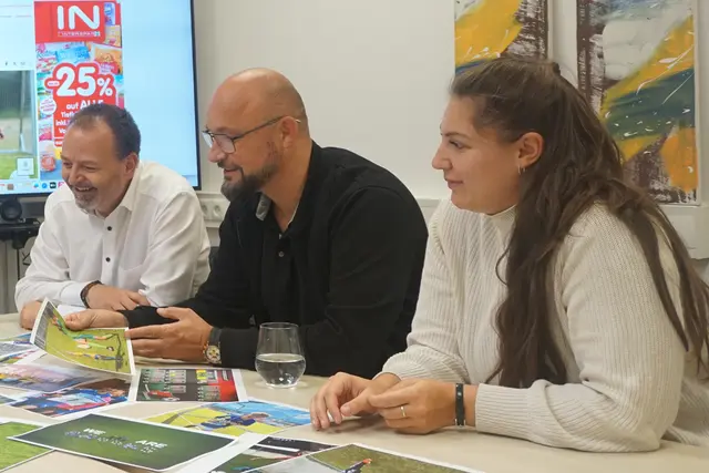 Jürgen Birlmair, Christian Elzinger und Elisabeth Mederle bei der Auswahl aus den zahlreichen Einsendungen. | Foto: MeinBezirk/Jan Thönnessen