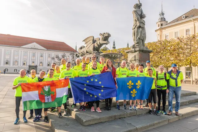 Sportstadträtin DI Constance Mochar begrüßte die Laufrunde aus Wiesbaden nach dem 840 km langen Partnerschaftslauf in Klagenfurt. | Foto: StadtKommunikation/Zangerle