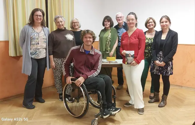 Das Team der Bücherei war besonders beeindruckt von der Lesung. | Foto: Büchereiteam