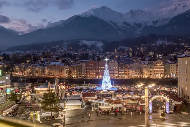 Marktplatz, Altstadt, St. Nikolaus, Hungerburg, Bergisel und Stiftskeller, die Christkindlmärkte sind zurück. | Foto: IAI