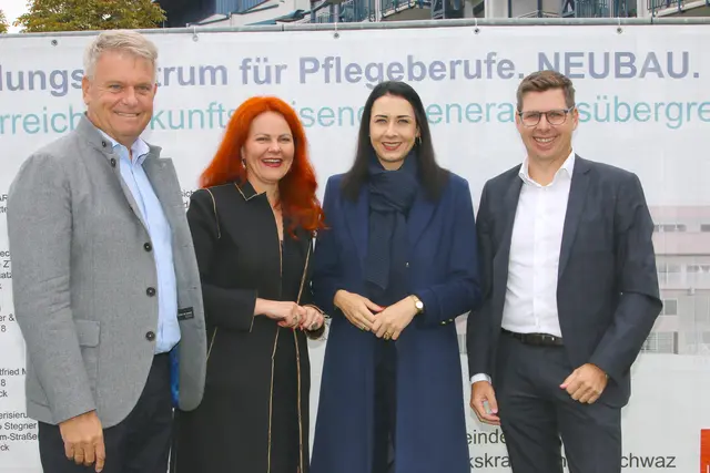 Aufbruch: Gemeindeverbandsobmann Franz Hauser, Landesrätin, Bürgermeisterin Schwaz, GF BKH Schwaz MMag. Andreas Hoppichler. | Foto: Foto:  Walpoth