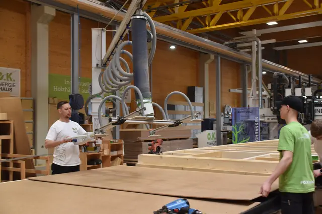 O.K. Energie Haus setzt sowohl bei den Mitarbeitern als auch beim Rohstoff Holz auf Regionalität. Jährlich werden rund 1.500 bis 2.000 Bäume der Natur entnommen und etwa 3.000 bis 5.000 Bäume neu gepflanzt. | Foto: Michael Strini