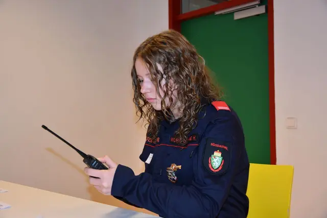 Insgesamt waren sechs verschiedene Stationen - von praktischen Übungen am Funkgerät bis hin zu funkspezifischen Fragen - positiv zu bewältigen. | Foto: BFVMZ