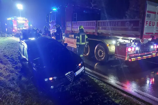 Der Lenker konnte seinen PKW sicher am Straßenrand abstellen. | Foto: FF Waidhofen/Thaya