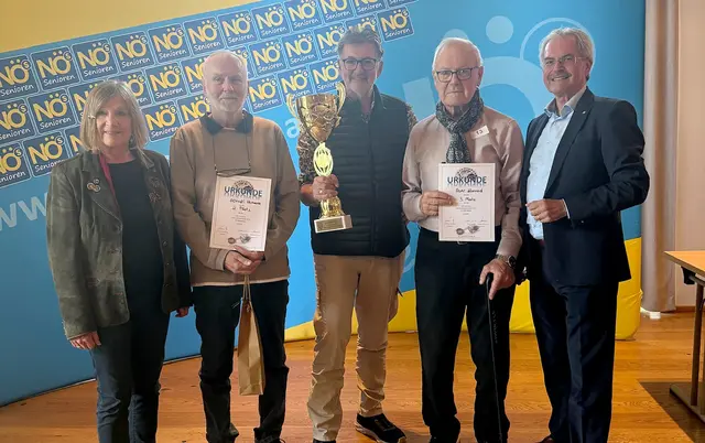 Magdalena Eichinger (Senioren-Obmann-Stellvertreterin industrieviertel), Hermann Hörndl aus Zwettl (Platz 2), Landesmeister Günter Bradac aus Hollabrunn, Konrad Auer aus Trautmannsdorf (3. Platz), Carlo Wilfing (Landesobmann der NÖs Senioren) | Foto: Satzinger