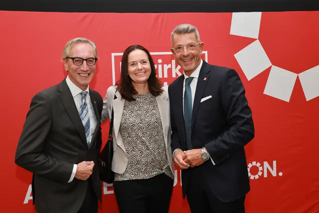 Regionalitätspreisverleihung im Kavalierhaus Kleßheim: Johannes Niederbrucker, Theresa Kaserer-Peuker, Michael Kretz | Foto: Franz Neumayr