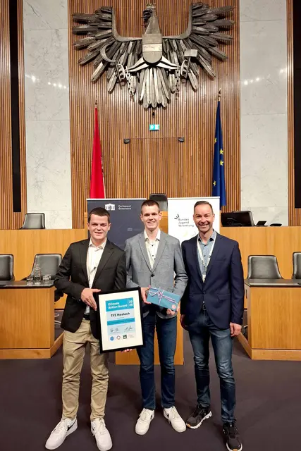 v.l.: Gabriel Grömer, Johannes Degenhart, Alexander Rauöcker (Werkstättenlehrer) | Foto: TFS Haslach