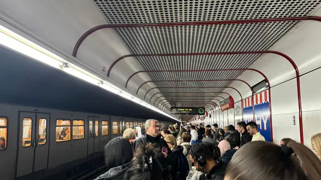 Bilder aus der Station Vorgartenstraße vom Donnerstagmorgen. Die Pendlerinnen und Pendler warteten vergebens auf die nächste U1-Garnitur. | Foto: z.V.g.