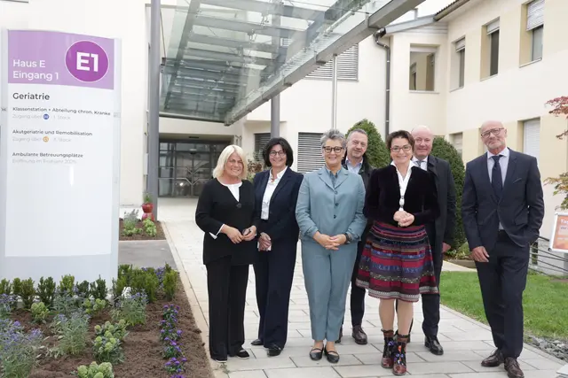v. li: 2. VBgm. Mag. Gerda Sandriesser, MD Dr. Elke Schindler, PD Christine Schaller-Maitz, MSc., KD Dr. Wolfgang Deutz, LR Dr. Beate Prettner, KABEG-Vorstand Dr. Arnold Gabriel, Prim. Dr. Arnulf-Markus Isak | Foto: KABEG/Wajand