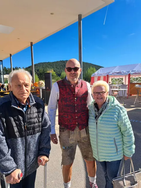 Othmar und Marlies Michäler mit Bgm. Harald Ponweiser. | Foto: Gemeinde Höflein
