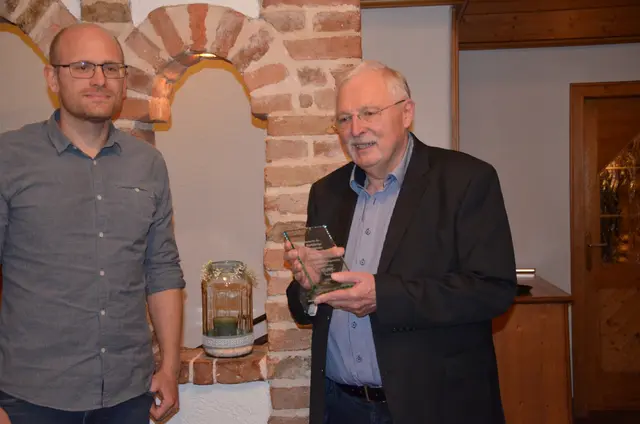 Wolfgang Treberer Treberspurg (Leitung Masterstudiengang Aerospace Engineering) und Obmann Rudolf Pfeffer  | Foto: Elisabeth Peinsipp 