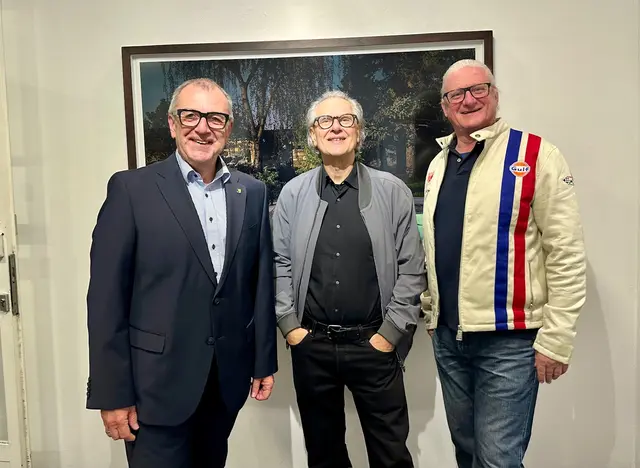 Rupert Dworak (l.) und Peter Spicker (r.) flankieren Robert F. Hammerstiel. | Foto: privat