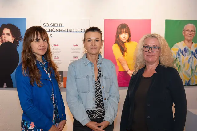 Tina Werner, Mari Lang, Barbara Schrammel präsentieren die neuen Umfrageergebnisse zur psychischen Gesundheit von Frauen | Foto: Pure Encapsulations_Sabine Sattlegger