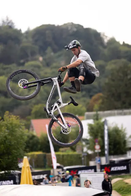 Mehr als 40 junge Talente bekamen die Gelegenheit, von und mit international renommierten Mountainbike-Profis zu lernen. | Foto: Markus Frühmann