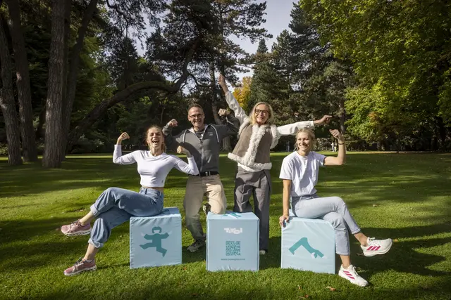 Die Bewegungsbotschafter und -botschafterinnen der Initiative "Gemeinsam bewegt Tirol": Josefine Fischer (Influencerin "josefine.outdoor"), Martin Veith (Radiomoderator), Isabella Krassnitzer (Journalistin und Radiomoderatorin) und Tamara Riesterer (Inhaberin und Trainerin in der Basefive). | Foto: Lebensraum Tirol Gruppe / Hetfleisch
